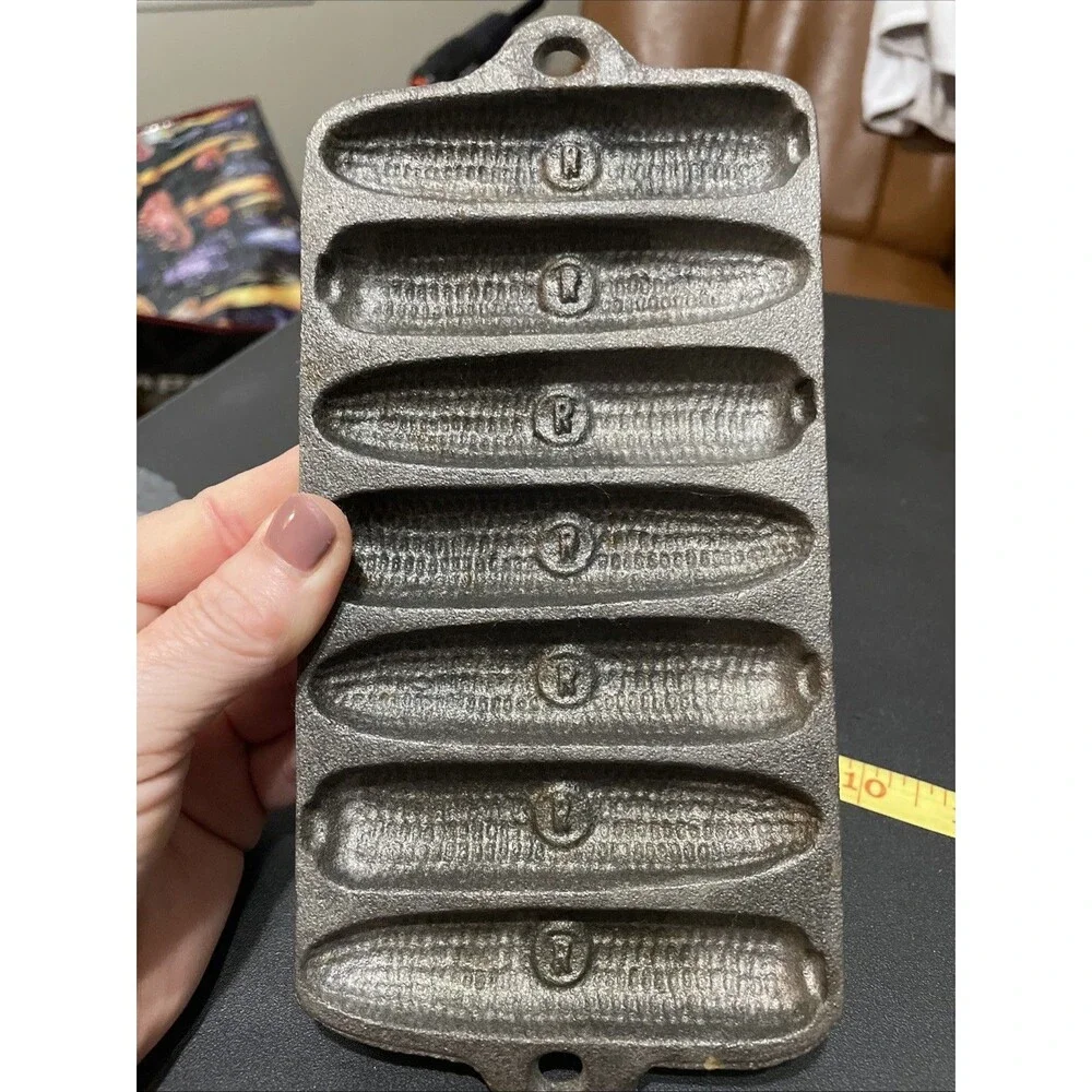 Renfro Ware Cast Iron Mini Cornbread Corn Stick Muffin Pan Vintage 8.5” Doll